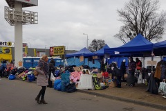 Ausgabe von Sachspenden im Camp