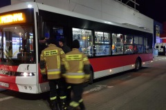 Ankommende Busse im Camp