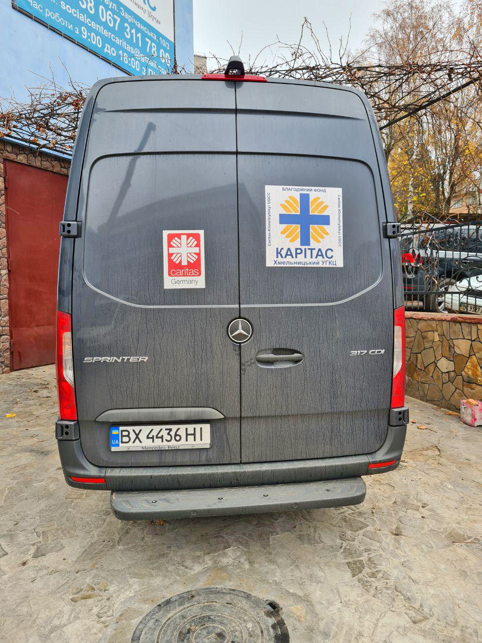 Transporter der Caritas Ukraine mit viel Platz für mögliche Hilfstransporte